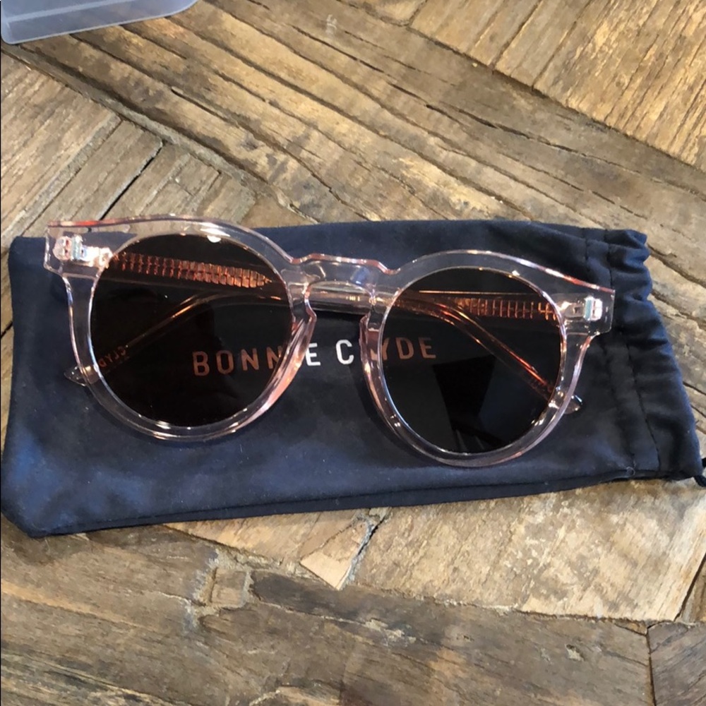 Bonnie Clyde Rose Gold round sunglasses